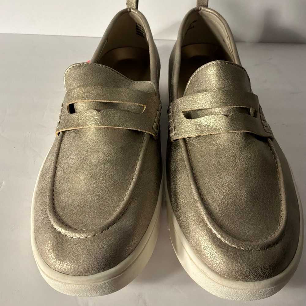 NWT…TOMMY BAHAMA …Men's loafers